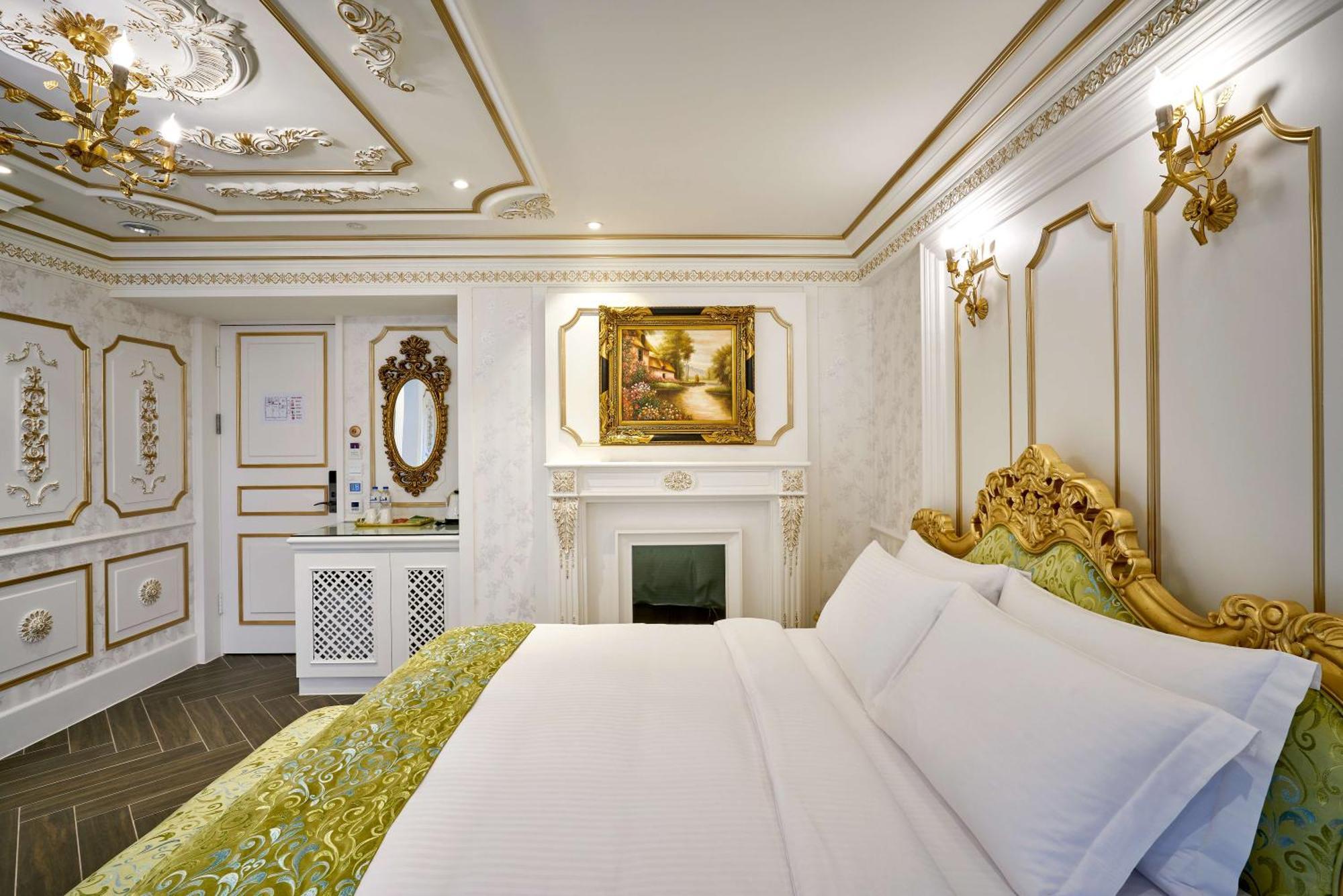 Sun Moon Lake Queen Castle Hotel 日月潭皇后古堡飯店 Ючи Стая снимка